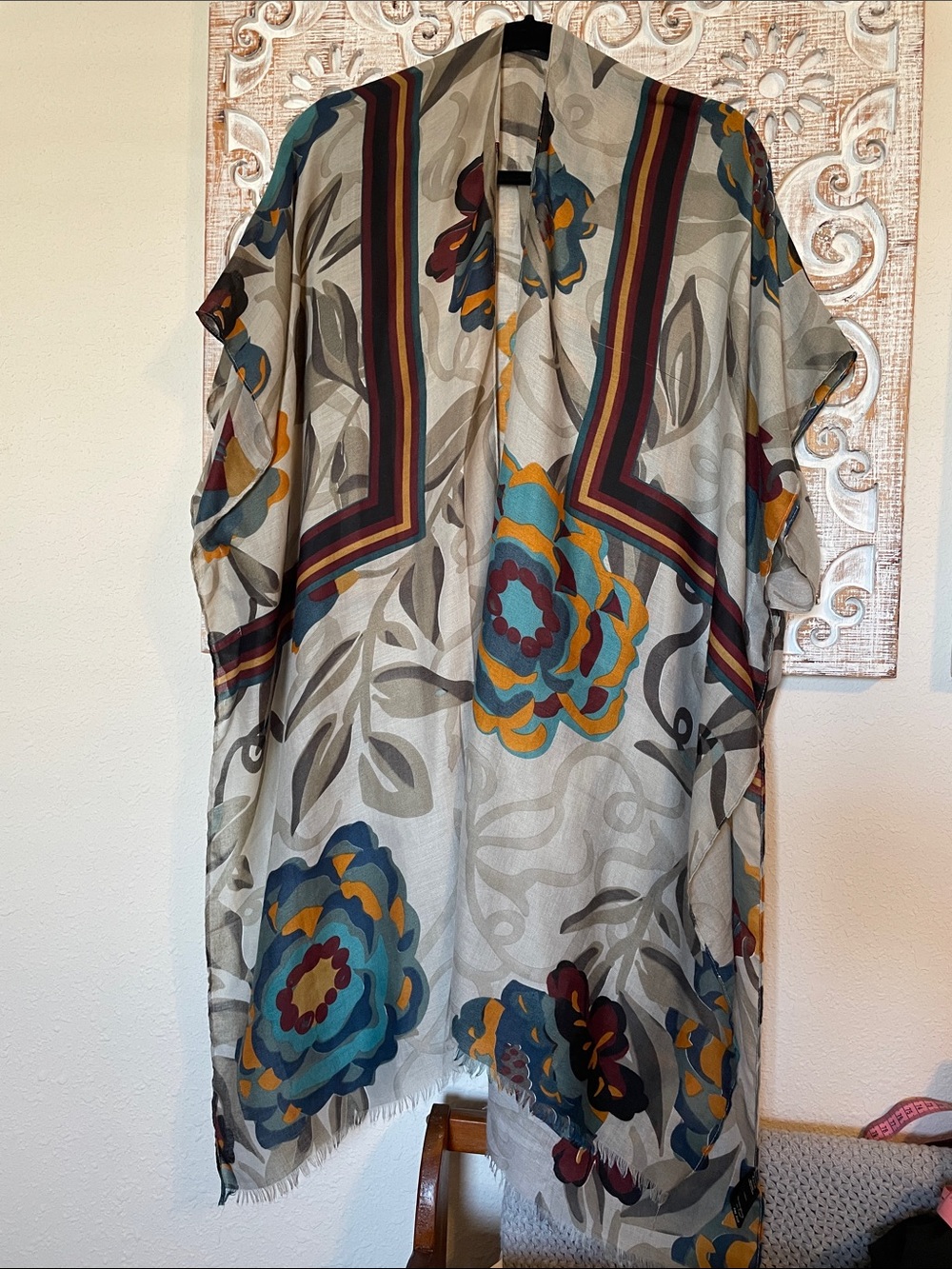 Do everything in love Black and Beige Patterned kimono